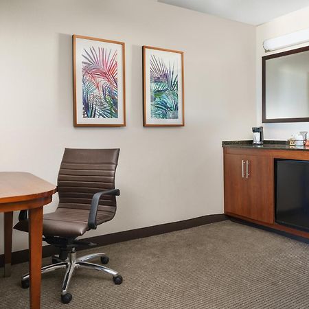 Hyatt Place Fort Lauderdale Airport/Cruise Port Dania Beach Exterior photo