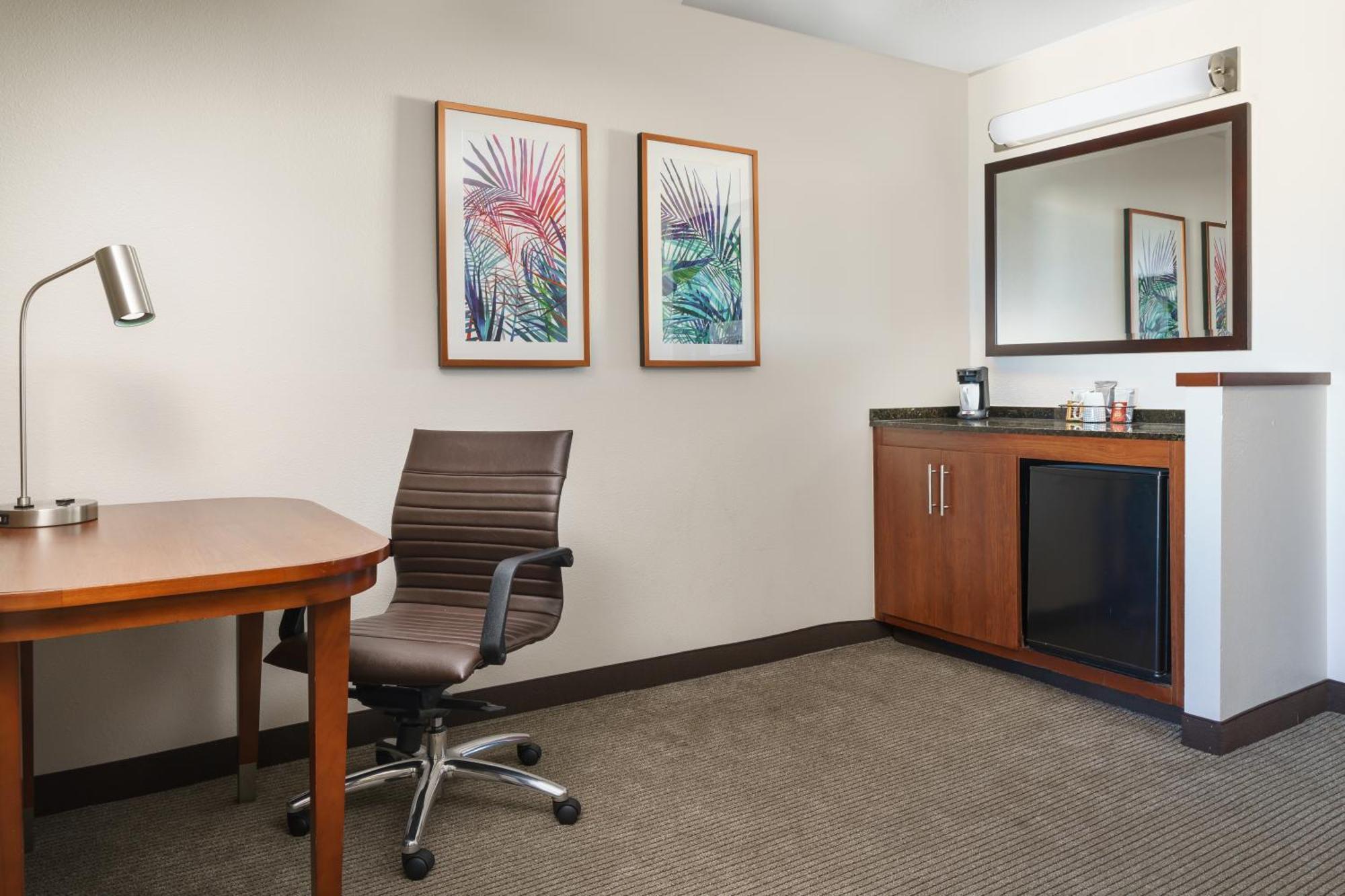Hyatt Place Fort Lauderdale Airport/Cruise Port Dania Beach Exterior photo