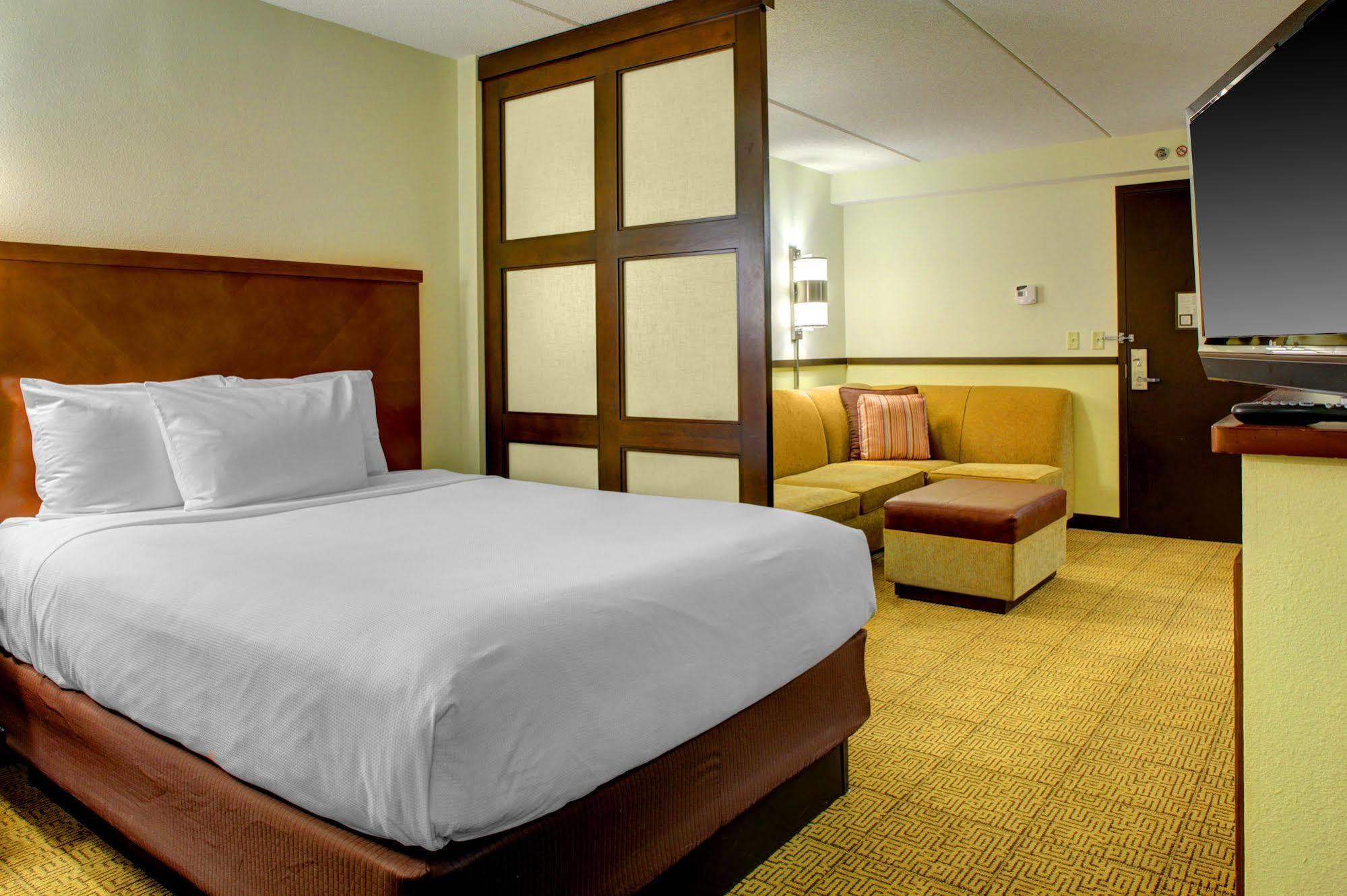 Hyatt Place Fort Lauderdale Airport/Cruise Port Dania Beach Exterior photo
